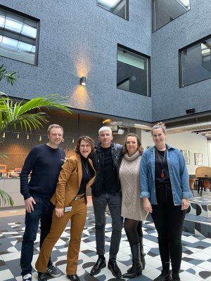 Fra venstre: Sondre Hartveit (Capitane Hotels), Kjersti Stordalen (Odds Ballklubb), Teo Luisa (Capitane Hotels), Kristine Palmgren og Anette Bjervamoen (fra Comfort Porsgrunn).